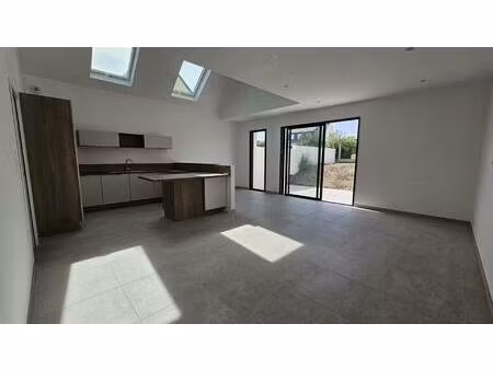 maison neuve dans quartier paisible