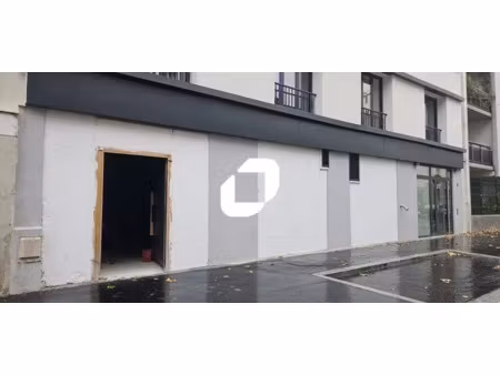 location commerce paris 75018