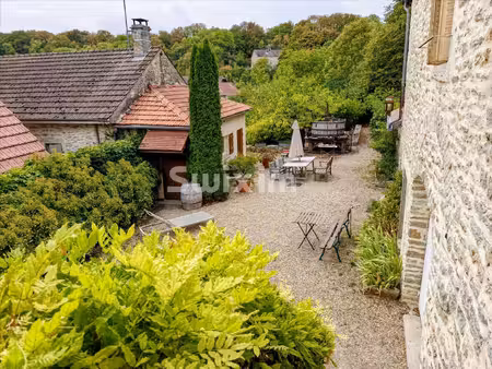 maison de village en pierre avec gîte.