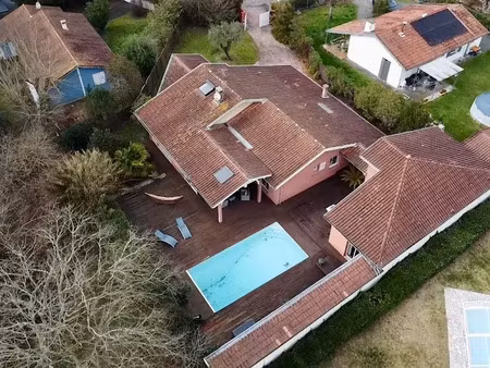 vente propriété 7 pièces 222 m² à saint-vincent-de-tyrosse (40230)  nan €