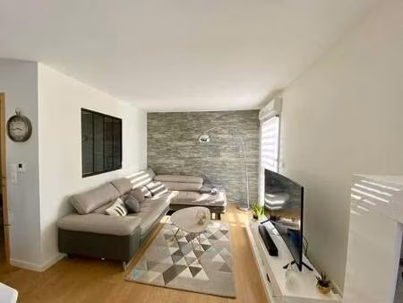 location maison à connerré (72160) : à louer / 88m² connerré