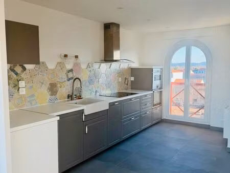 magnifique t3 traversant avec grande terrasse  dernier étage  seul sur son palier à montro