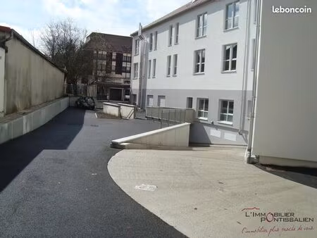 parking/box pontarlier