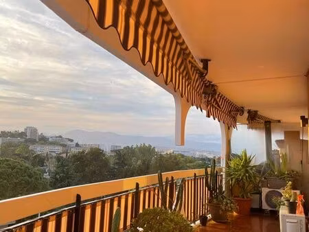 t2 meublé lumineux avec terrasse + cave