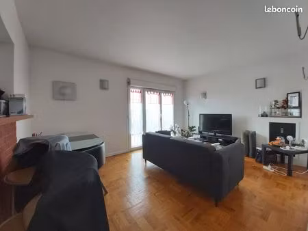 t2 meublé dans résidence avec loggia