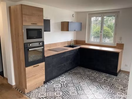 croix de marlet t3 refait à neuf dans petite maison avec terrain