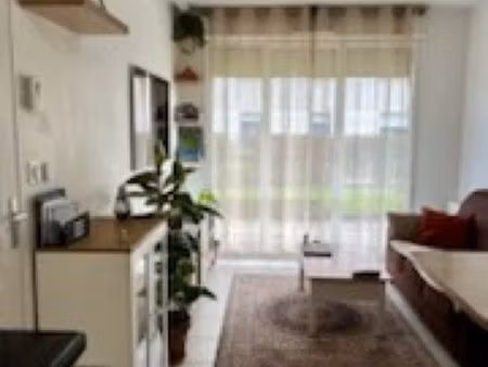 t2 à louer plein centre avec garage fermé et terrasse