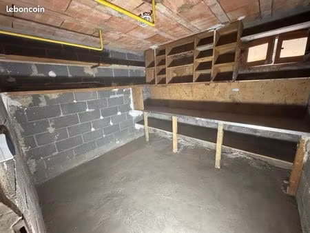 cave à louer 5 m2 très saine