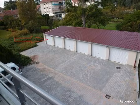 montigny  garage 1 v. à l'arrière d'une pte résidence sécurisée