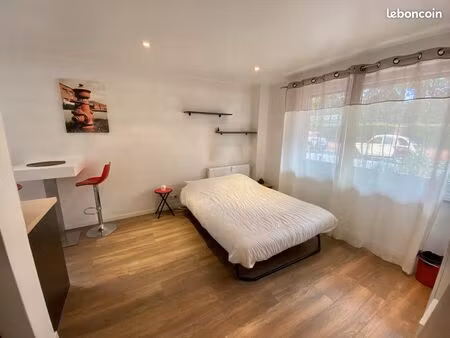 studio meublé et équipé