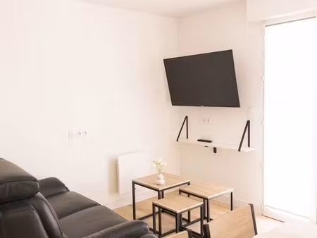 t2 meublé  28 m²  terrasse  parking privé