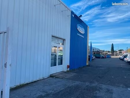 a louer local 210 m2 en zone commerciale