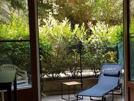 studio proche rer avec terrasse privative