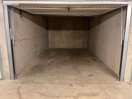 garage / box