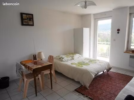studio 1 pièce 27 m²