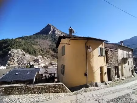 maison de village avec jardin - unique a tende