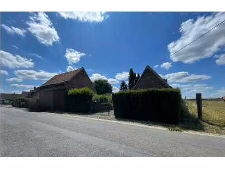 fermette à rénover avec bâtiment rural sur et avec 22a 84ca