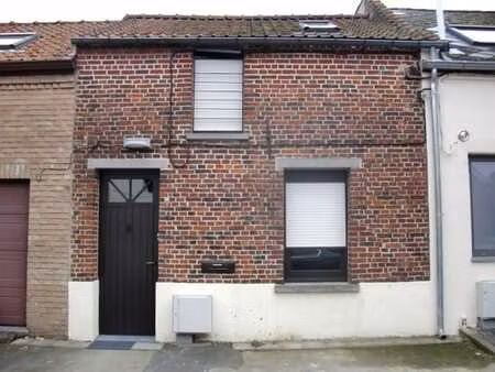 très belle maison d'habitation avec 3 chambres et jardin