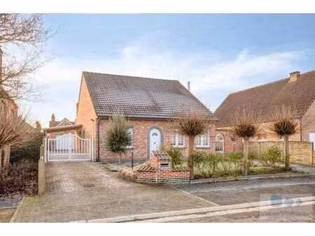 vrijstaande woning met 3 slpks  riant bijgebouw én epc c