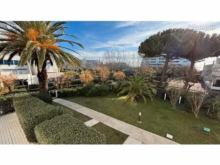 t1 plage couchant avec terrasse et parking