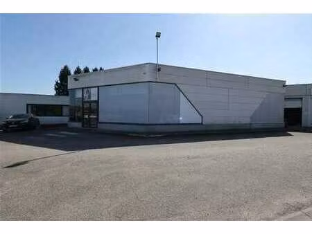 bureaux 251 m² + entrepôts 1700 m²