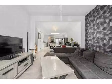 charmante gerenoveerde starterswoning in ardooie!