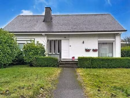 superbe maison 4 façades idéalement située !