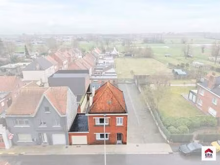 maison semi-ouverte au centre de wakken