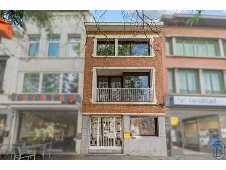 charmante maison de maître avec jardin et double garage.