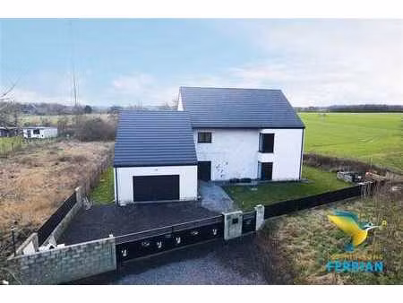 villa récente exceptionnelle sur 26 ares (peb b)