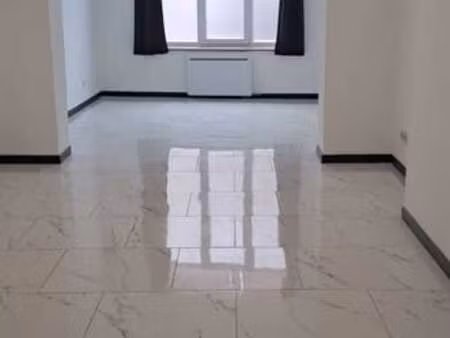 studio de +- 46 m2 a louer rue bayet 25 a 6000 charleroi