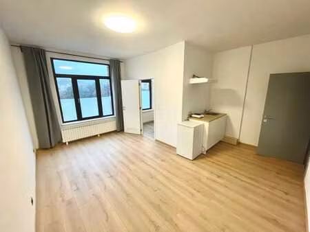 studio indépendant complètement rénové - centre de charleroi