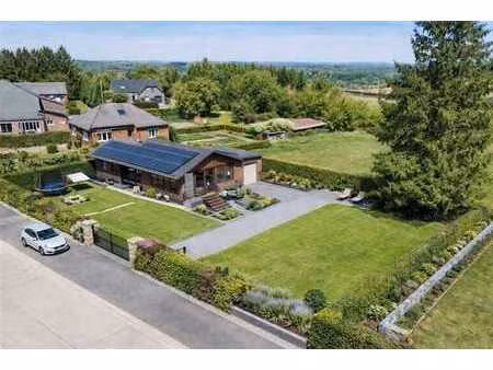 chalet à rafraîchir dans le beau petit village de finnevaux