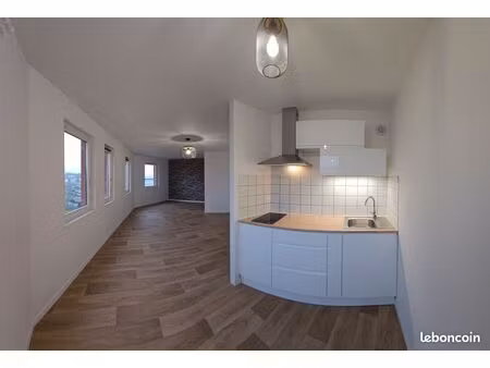 superbe logement rénové dans tour calme. chauffage inclus