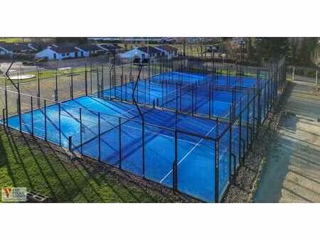 veelzijdig horecaconcept met 3 padelterreinen  tuin en te...