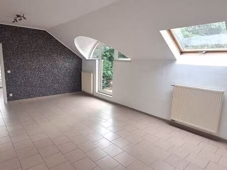 appartement à louer à mont-saint-guibert € 890 (ljx4p) - immobilière hendrix location | zi