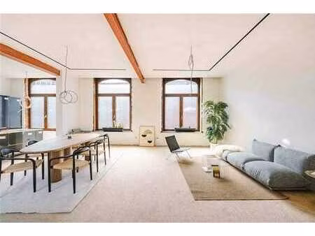 propriété commerciale multifonctionnelle avec loft à finir