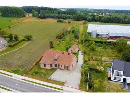 villa ben récente avec 17000m2 de prairie