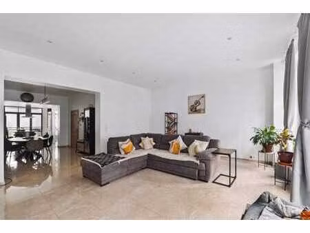 bruxelles  en bordure du square marie-louise et à deux pas d