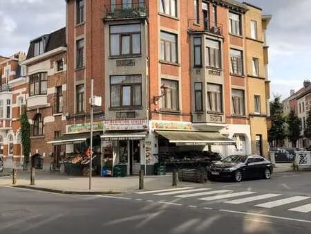 immeuble de rapport avec commerce et 3 appartements – jette