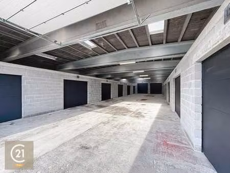 grand box 35 m² avec accès véhicule et sécurité