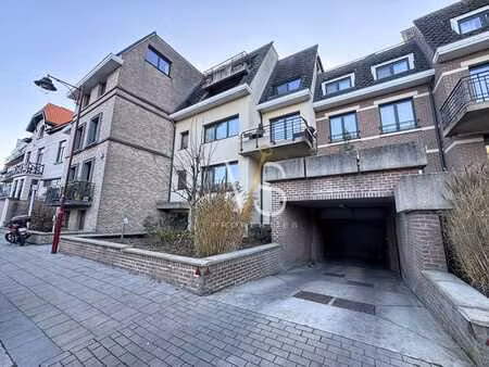 charmant rez-de-chaussée 1 chambre - superbe jardin commun