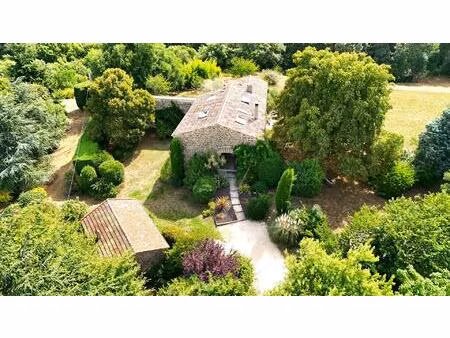 corps de ferme rénové avec gîte indépendant  piscine et plus d'un hectare de terrain à...