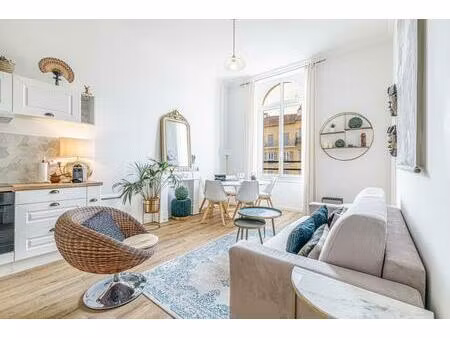 rare - 3 pièces entièrement rénové - dernier étage - jean médecin