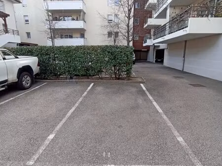 parking extérieur