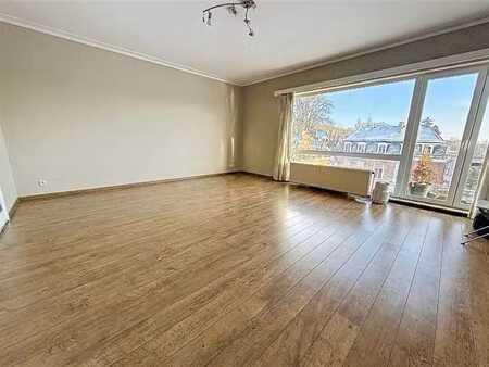 vert chasseur  joli studio avec terrasse