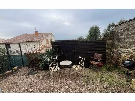 location appartement  m² t-2 à castries  800 €