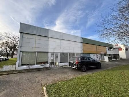 location commerce 200 m² à corbas (69960)