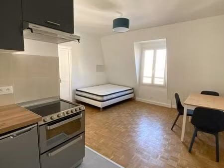 studio lumineux – paris 5e – rue des feuillantines