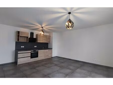 location appartement  m² t-3 à chambéry  883 €